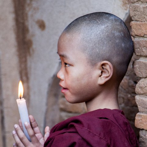 Looking past the flame  Taken at Latitude/Longitude:21.164415/94.861277.  km       (Map link) : Km to   in, Birma, Yangon, geo:lat=21.164415, geo:lon=94.861277, geotagged, myanmar, selectie Birma