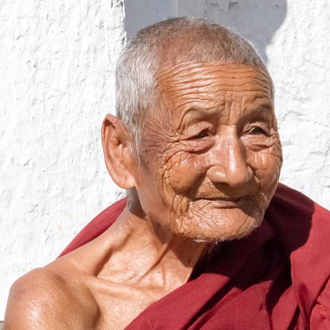 Monk  Taken at Latitude/Longitude:20.684270/96.931784.  km       (Map link) : Km to   in, Birma, Yangon, geo:lat=20.684270, geo:lon=96.931784, geotagged, myanmar, selectie Birma