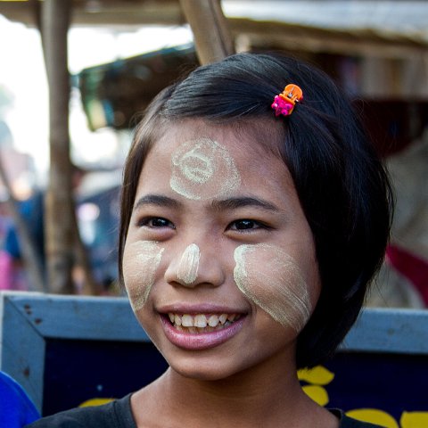 Birmese girl  Taken at Latitude/Longitude:20.596820/93.262559.  km       (Map link) : Km to   in, Birma, Klik hier om trefwoorden toe te voegen, Panmyaung, Yangon, geo:lat=20.596820, geo:lon=93.262559, geotagged, hdr basis, myanmar, selectie Birma