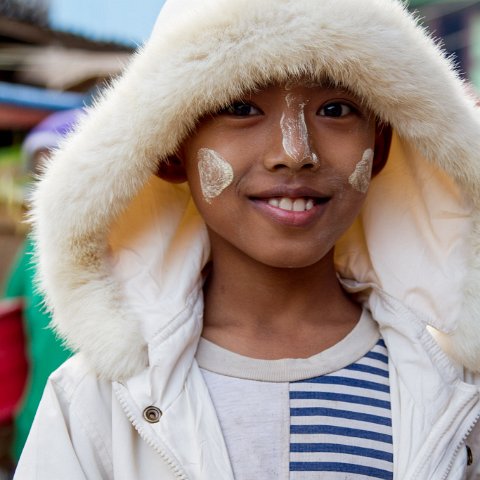 Hoodie  Taken at Latitude/Longitude:20.596803/93.262568.  km       (Map link) : Km to   in, Birma, Klik hier om trefwoorden toe te voegen, Panmyaung, geo:lat=20.596803, geo:lon=93.262568, geotagged, hdr basis, myanmar