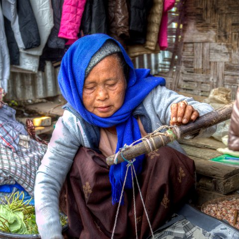Market, weighing the goods  Near Mrauk-U : Birma, Panmyaung, Yangon, hdr result, myanmar, selectie Birma