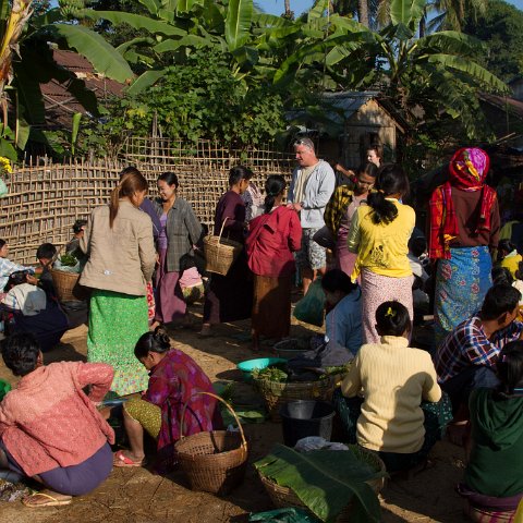 Vegatable Market near Mrauk-U  Taken at Latitude/Longitude:20.593904/93.262019.  km       (Map link) : Km to   in, Birma, Klik hier om trefwoorden toe te voegen, Panmyaung, Yangon, geo:lat=20.593904, geo:lon=93.262019, geotagged, hdr basis, myanmar, selectie Birma