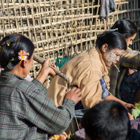 Leaves for betal leave chewing  Taken at Latitude/Longitude:20.593922/93.261970.  km       (Map link) : Km to   in, Birma, Klik hier om trefwoorden toe te voegen, Panmyaung, geo:lat=20.593922, geo:lon=93.261970, geotagged, hdr basis, myanmar