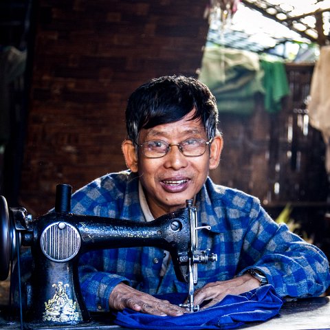Tailor near Mrauk-U  Taken at Latitude/Longitude:20.595270/93.262258.  km       (Map link) : Km to   in, Birma, Klik hier om trefwoorden toe te voegen, Panmyaung, Yangon, geo:lat=20.595270, geo:lon=93.262258, geotagged, hdr basis, myanmar, selectie Birma