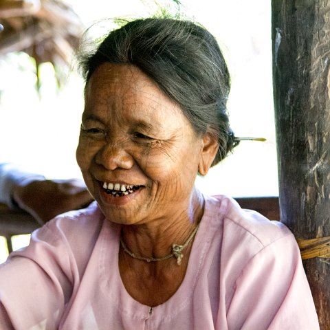 Lady with face tattoo happy with new hat  Taken at Latitude/Longitude:20.706933/93.219569.  km       (Map link) : Km to   in, Birma, Mawywa, Yangon, geo:lat=20.706933, geo:lon=93.219569, geotagged, hdr basis, myanmar