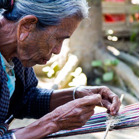 Lady with Spider tattoo  Taken at Latitude/Longitude:20.707151/93.219423.  km       (Map link) : Km to   in, Birma, Mawywa, Yangon, geo:lat=20.707151, geo:lon=93.219423, geotagged, hdr basis, myanmar, selectie Birma