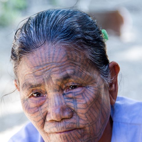 Lady with Spider tattoo  Taken at Latitude/Longitude:20.707205/93.219176.  km       (Map link) : Km to   in, Birma, Mawywa, Yangon, geo:lat=20.707205, geo:lon=93.219176, geotagged, hdr basis, myanmar, selectie Birma
