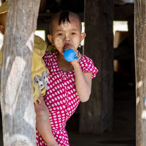 Who are you and what are you doing?  Taken at Latitude/Longitude:20.707237/93.218991.  km       (Map link) : Km to   in, Birma, Mawywa, Yangon, geo:lat=20.707237, geo:lon=93.218991, geotagged, hdr basis, myanmar, selectie Birma