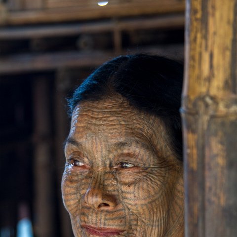Lady with face Tattoo, Shin state  Taken at Latitude/Longitude:20.707515/93.218267.  km       (Map link) : Km to   in, Birma, Mawywa, Yangon, geo:lat=20.707515, geo:lon=93.218267, geotagged, hdr basis, myanmar, selectie Birma