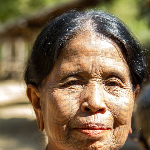 Lady with face Tattoo, Shin state  Taken at Latitude/Longitude:20.708558/93.256128.  km       (Map link) : Km to   in, Birma, Yangon, geo:lat=20.708558, geo:lon=93.256128, geotagged, hdr basis, myanmar, selectie Birma