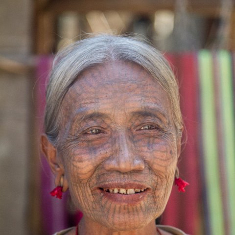 Lady with face Tattoo, Shin state  Taken at Latitude/Longitude:20.708523/93.256139.  km       (Map link) : Km to   in, Birma, Yangon, geo:lat=20.708523, geo:lon=93.256139, geotagged, hdr basis, myanmar, selectie Birma