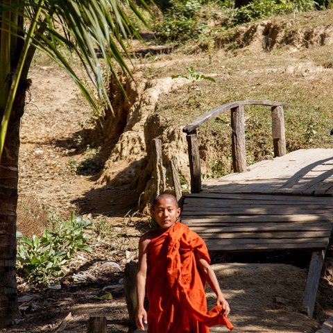 Monk in Pambaung  Taken at Latitude/Longitude:20.708848/93.256846.  km       (Map link) : Km to   in, Birma, Yangon, geo:lat=20.708848, geo:lon=93.256846, geotagged, hdr basis, myanmar