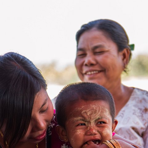 I do not now if I like that blond lady?  Stopping place near Minbya Taken at Latitude/Longitude:20.391339/93.287345.  km       (Map link) : Km to   in, Birma, geo:lat=20.391339, geo:lon=93.287345, geotagged, myanmar