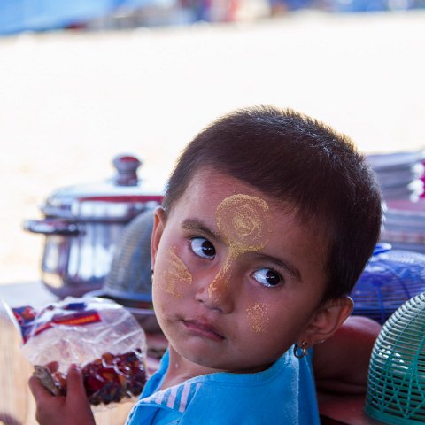 IMG 7465  Stopping place near Minbya Taken at Latitude/Longitude:20.391348/93.287339.  km       (Map link) : Km to   in, Birma, geo:lat=20.391348, geo:lon=93.287339, geotagged, myanmar