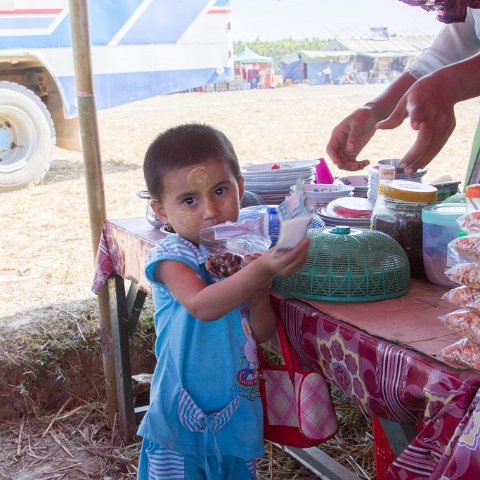 IMG 7473  Taken at Latitude/Longitude:20.391348/93.287339.  km       (Map link) : Km to   in, Birma, geo:lat=20.391348, geo:lon=93.287339, geotagged, myanmar