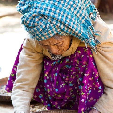 Sorting Peanuts  Taken at Latitude/Longitude:21.158084/94.900996.  km       (Map link) : Km to   in, Birma, geo:lat=21.158084, geo:lon=94.900996, geotagged, myanmar