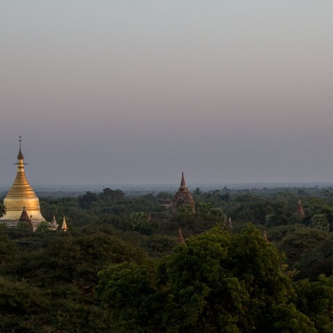 Pagoda's in Bagan  Taken at Latitude/Longitude:21.160074/94.859020.  km       (Map link) : Km to   in, Birma, geo:lat=21.160074, geo:lon=94.859020, geotagged, myanmar