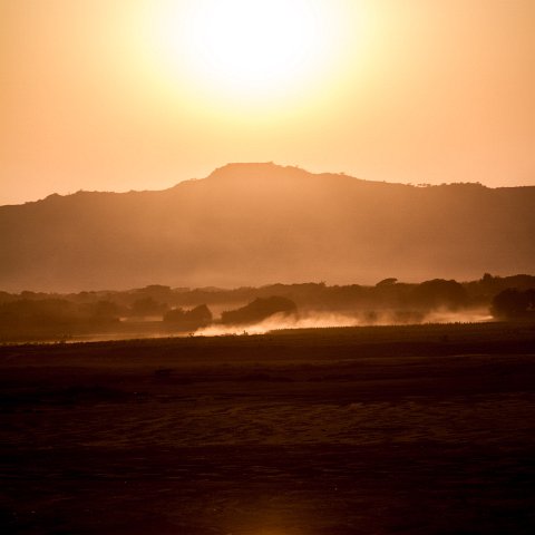 Sunset over river in New Bagan : Birma, Yangon, myanmar