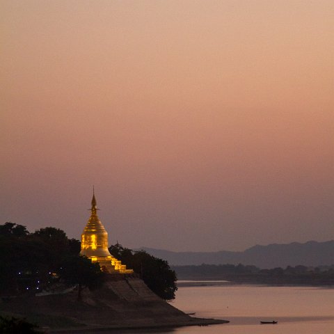 Sunset at river.  Bagan, Birma : Birma, Yangon, myanmar, selectie Birma