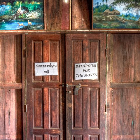 Bathroom for the Monks  Nga Hpe Chaung "Jumping Cat Monastery" (without jumping cats)  Taken at Latitude/Longitude:20.516934/96.897608.  km       (Map link) : Birma, Yangon, myanmar, selectie Birma