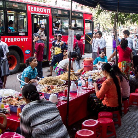 Streetfood Yangon  Taken at Latitude/Longitude:16.774258/96.162590.  km       (Map link) : Km to   in, Birma, geo:lat=16.774258, geo:lon=96.162590, geotagged, hdr basis, myanmar