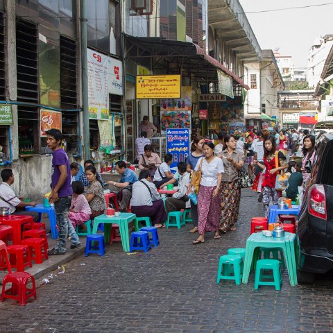 Bogyoke market, Yangon  Taken at Latitude/Longitude:16.780245/96.155113.  km       (Map link) : Km to   in, Birma, geo:lat=16.780245, geo:lon=96.155113, geotagged, myanmar