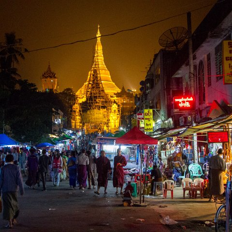Streetlife near Schwedagon Pagoda  Taken at Latitude/Longitude:16.799216/96.154067.  km       (Map link) : Km to   in, Birma, geo:lat=16.799216, geo:lon=96.154067, geotagged, myanmar