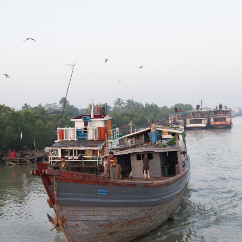 Harbour of sittwe  Taken at Latitude/Longitude:20.160406/92.904259.  km       (Map link) : Km to   in, Birma, geo:lat=20.160406, geo:lon=92.904259, geotagged, hdr basis, myanmar