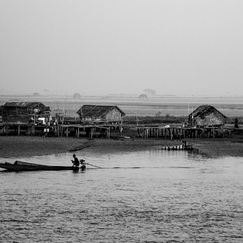 Riverside  Taken at Latitude/Longitude:20.220571/92.949958.  km       (Map link) : Km to   in, Birma, Black&White, geo:lat=20.220571, geo:lon=92.949958, geotagged, hdr basis, myanmar