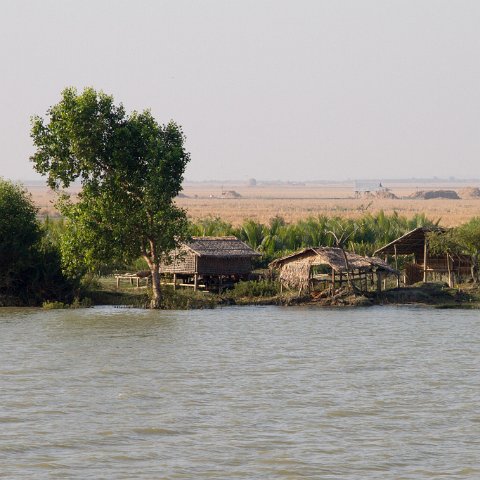 Boat Sittwe to Mrauk-U  Taken at Latitude/Longitude:20.384351/93.080183.  km       (Map link) : Km to   in, Birma, Yangon, geo:lat=20.384351, geo:lon=93.080183, geotagged, hdr basis, myanmar