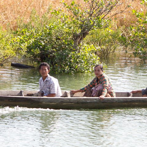 Boat Sittwe to Mrauk-U  Taken at Latitude/Longitude:20.563510/93.171508.  km       (Map link) : Km to   in, Birma, Yangon, geo:lat=20.563510, geo:lon=93.171508, geotagged, hdr basis, myanmar