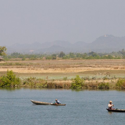 Boat Sittwe to Mrauk-U  Taken at Latitude/Longitude:20.566405/93.175457.  km       (Map link) : Km to   in, Birma, Yangon, geo:lat=20.566405, geo:lon=93.175457, geotagged, hdr basis, myanmar