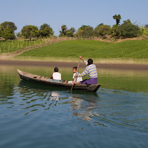 Live on river near Mrauk-U  Taken at Latitude/Longitude:20.706081/93.218589.  km       (Map link) : Km to   in, Birma, Yangon, geo:lat=20.706081, geo:lon=93.218589, geotagged, hdr basis, myanmar