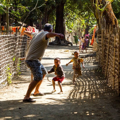 Mickey chasing Kids  Taken at Latitude/Longitude:20.707312/93.218809.  km       (Map link) : Km to   in, Birma, Mawywa, Yangon, geo:lat=20.707312, geo:lon=93.218809, geotagged, hdr basis, myanmar, selectie Birma