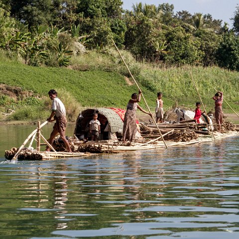 Houseboat  Taken at Latitude/Longitude:20.704795/93.231823.  km       (Map link) : Km to   in, Birma, Yangon, geo:lat=20.704795, geo:lon=93.231823, geotagged, hdr basis, myanmar, selectie Birma