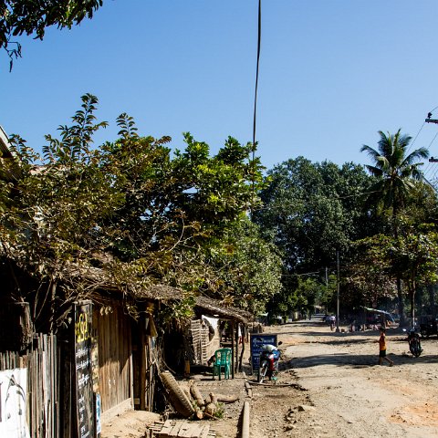 Mrauk-U  Taken at Latitude/Longitude:20.593086/93.193012.  km       (Map link) : Km to   in, Birma, geo:lat=20.593086, geo:lon=93.193012, geotagged, myanmar