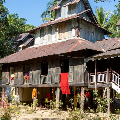 Monastery in Mrauk-U  Taken at Latitude/Longitude:20.593756/93.193014.  km       (Map link) : Km to   in, Birma, geo:lat=20.593756, geo:lon=93.193014, geotagged, myanmar