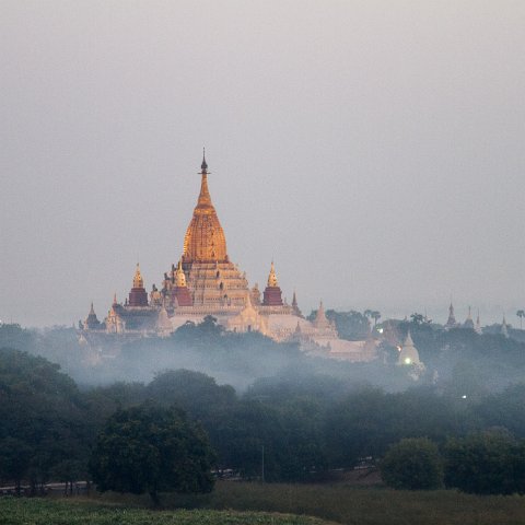 Morning mist  Taken at Latitude/Longitude:21.163775/94.866262.  km       (Map link) : Km to   in, Birma, Yangon, geo:lat=21.163775, geo:lon=94.866262, geotagged, myanmar, selectie Birma