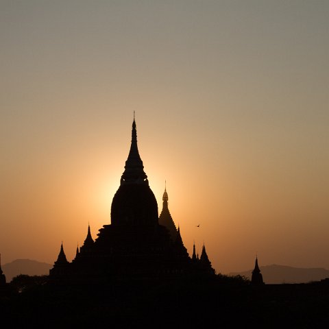 Pagoda II  Taken at Latitude/Longitude:21.148266/94.860369.  km       (Map link) : Km to   in, Birma, Yangon, geo:lat=21.148266, geo:lon=94.860369, geotagged, myanmar, selectie Birma