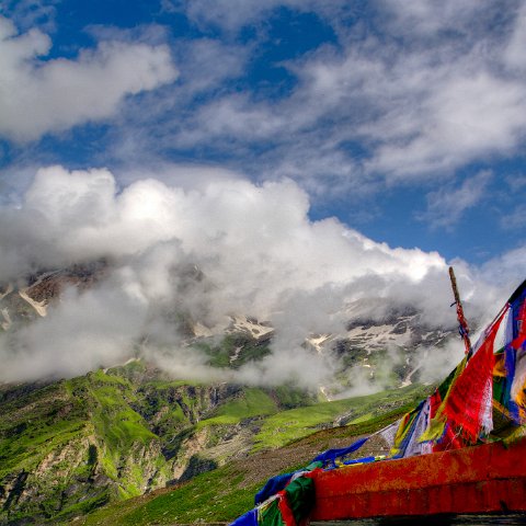 IMG 6909 2 10 2 11 2 : 2011, Himalayas, India, Zanskar, flags, hdr basis, rothang pass