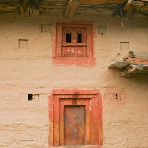 IMG08867  Reis Ladakh, India 2004 met Stichting Danja, www.danja.nl : India Ladakh 2004 Danja Manali Himalaya doors, doors, houses, www.reisfotos.nl (c) J.M. van der Horst