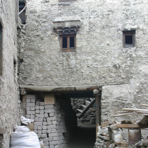 IMG09728  Reis Ladakh, India 2004 met Stichting Danja, www.danja.nl : Door, India Ladakh 2004 Danja* Leh, doors, www.reisfotos.nl (c) J.M. van der Horst