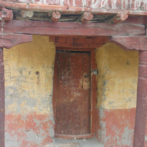 IMG09762  Reis Ladakh, India 2004 met Stichting Danja, www.danja.nl : Door, India Ladakh 2004 Danja* Leh, doors, www.reisfotos.nl (c) J.M. van der Horst