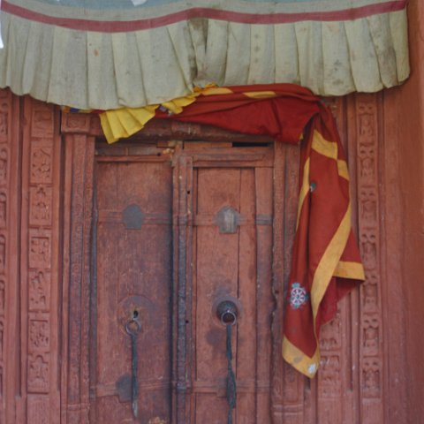 IMG10965  Reis Ladakh, India 2004 met Stichting Danja, www.danja.nl : India Ladakh 2004 Danja doors, India Ladakh 2004 Danja* monasterie wanla temple* Wanla, doors, www.reisfotos.nl (c) J.M. van der Horst
