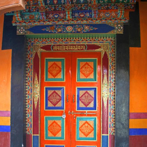 IMG12217  Reis Ladakh, India 2004 met Stichting Danja, www.danja.nl : India Ladakh 2004 Danja Monasterie Indus valley Thiksey doors, doors, www.reisfotos.nl (c) J.M. van der Horst