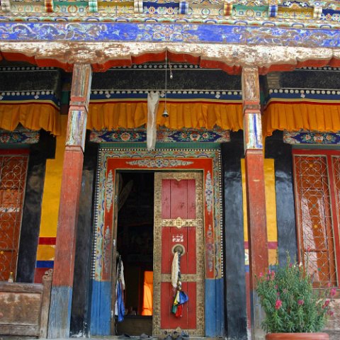 IMG12218  Reis Ladakh, India 2004 met Stichting Danja, www.danja.nl : India Ladakh 2004 Danja Monasterie Indus valley Thiksey doors, doors, www.reisfotos.nl (c) J.M. van der Horst