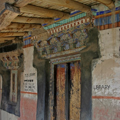 IMG12257  Reis Ladakh, India 2004 met Stichting Danja, www.danja.nl : India Ladakh 2004 Danja Monasterie Indus valley Thiksey doors, doors, www.reisfotos.nl (c) J.M. van der Horst