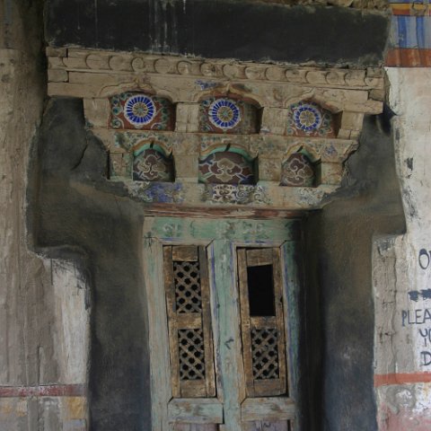 IMG12261  Reis Ladakh, India 2004 met Stichting Danja, www.danja.nl : India Ladakh 2004 Danja Monasterie Indus valley Thiksey doors, doors, www.reisfotos.nl (c) J.M. van der Horst