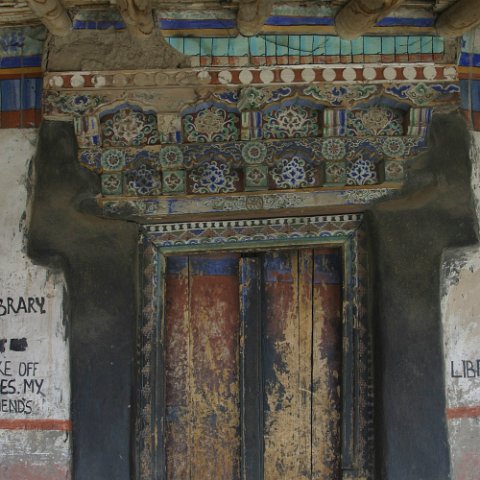 IMG12264  Reis Ladakh, India 2004 met Stichting Danja, www.danja.nl : India Ladakh 2004 Danja Monasterie Indus valley Thiksey doors, doors, www.reisfotos.nl (c) J.M. van der Horst
