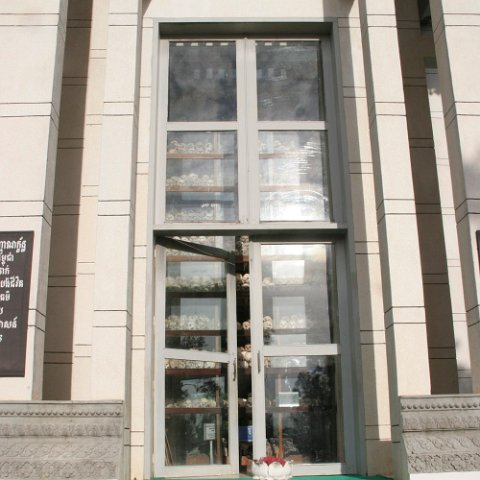 IMG 0601  Cambodja 2006 Phnom Penn : Cambodia 2006 Killing Fields, Door, doors, www.reisfotos.nl (c) J.M. van der Horst